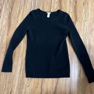 White + Warren Black Cashmere Sweater Size M. Quiet luxury